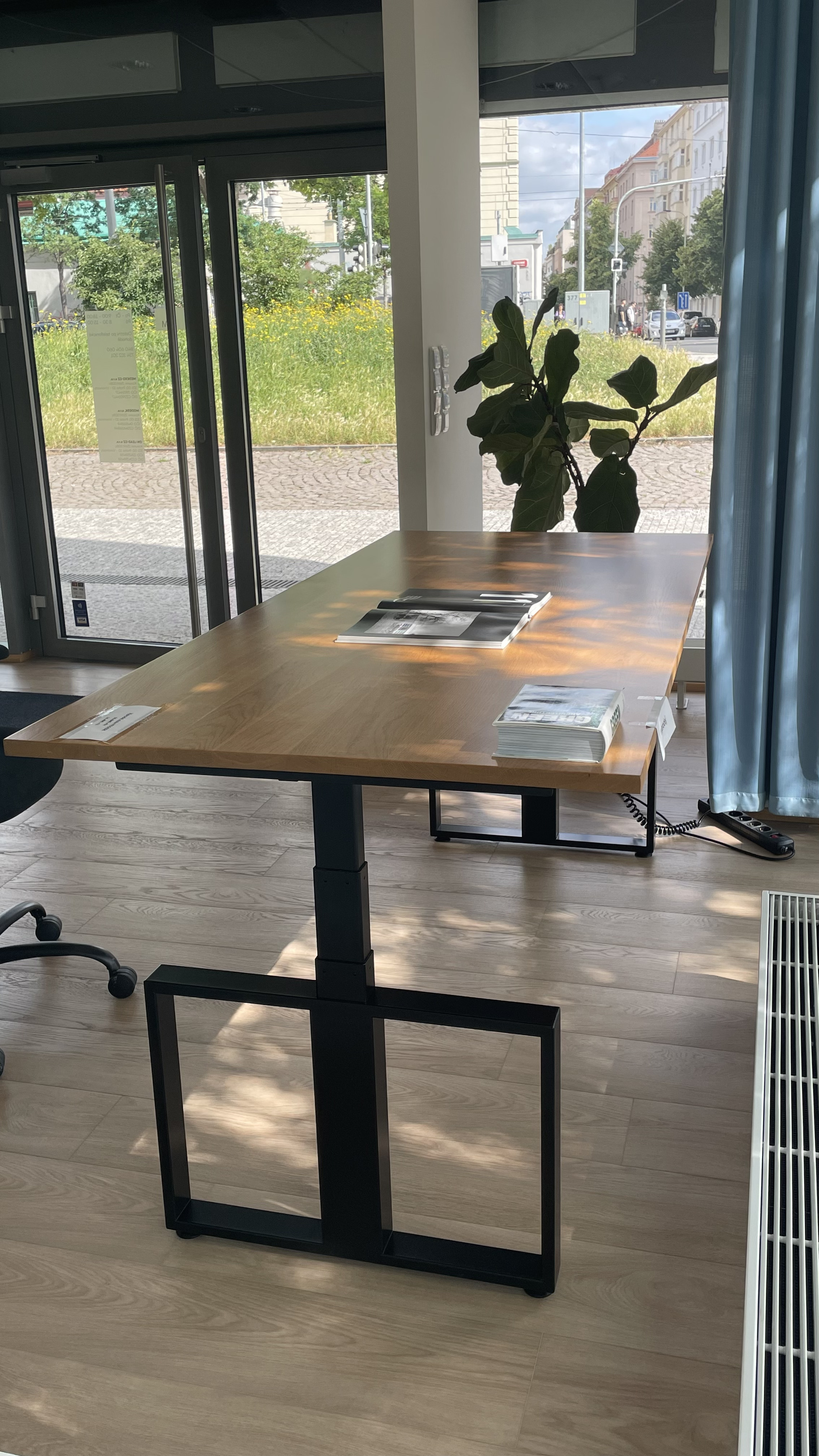 Výprodej stolu MODESK Elements