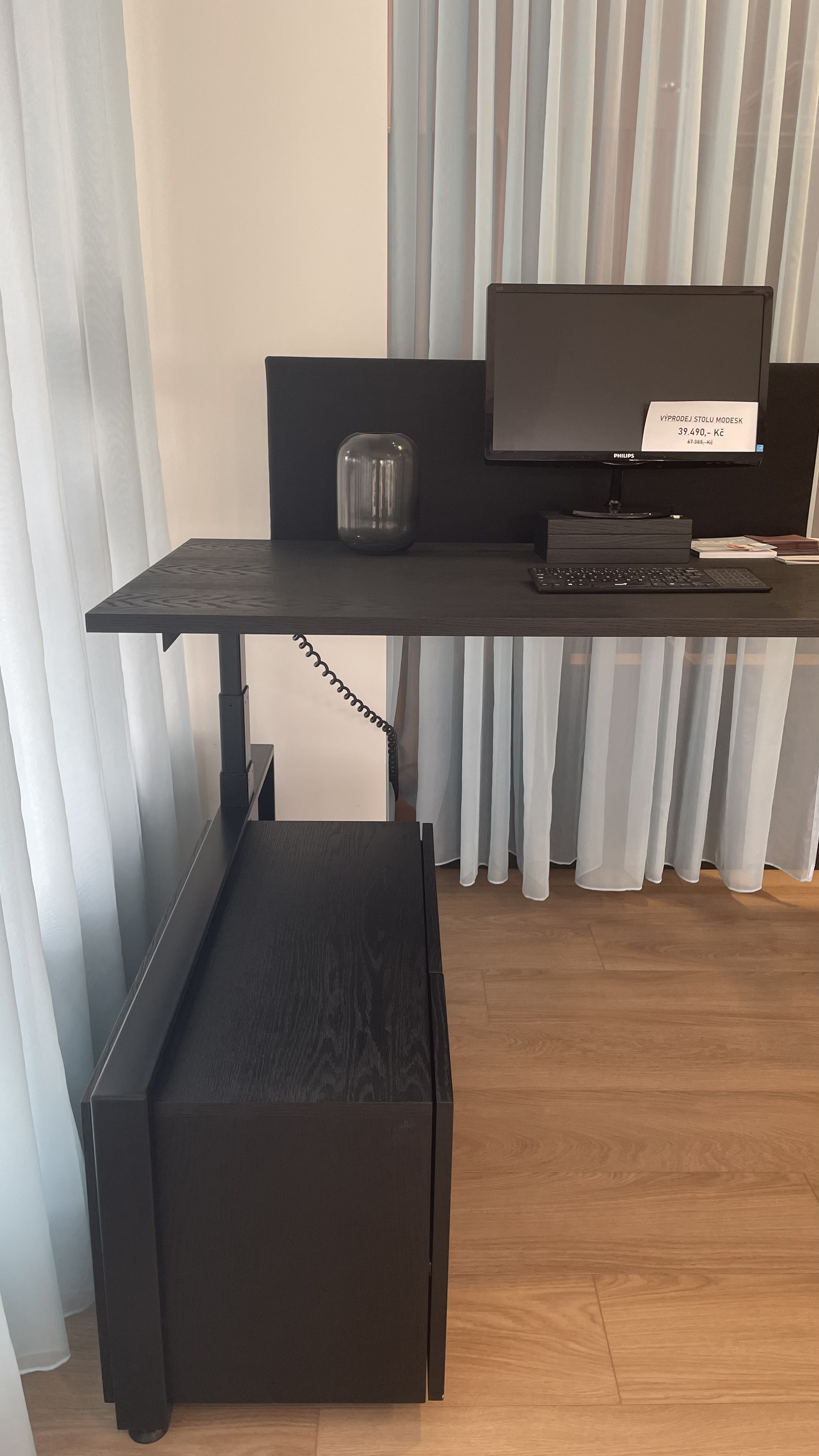 Výprodej stolu MODESK Elements